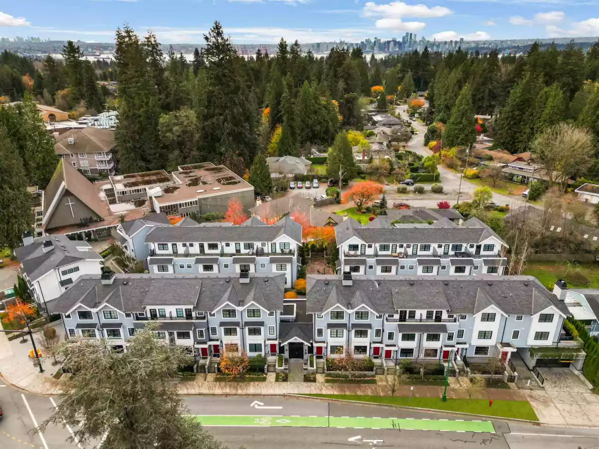 Dining Area Photo of 5 1133 Ridgewood Drive, North Vancouver, BC