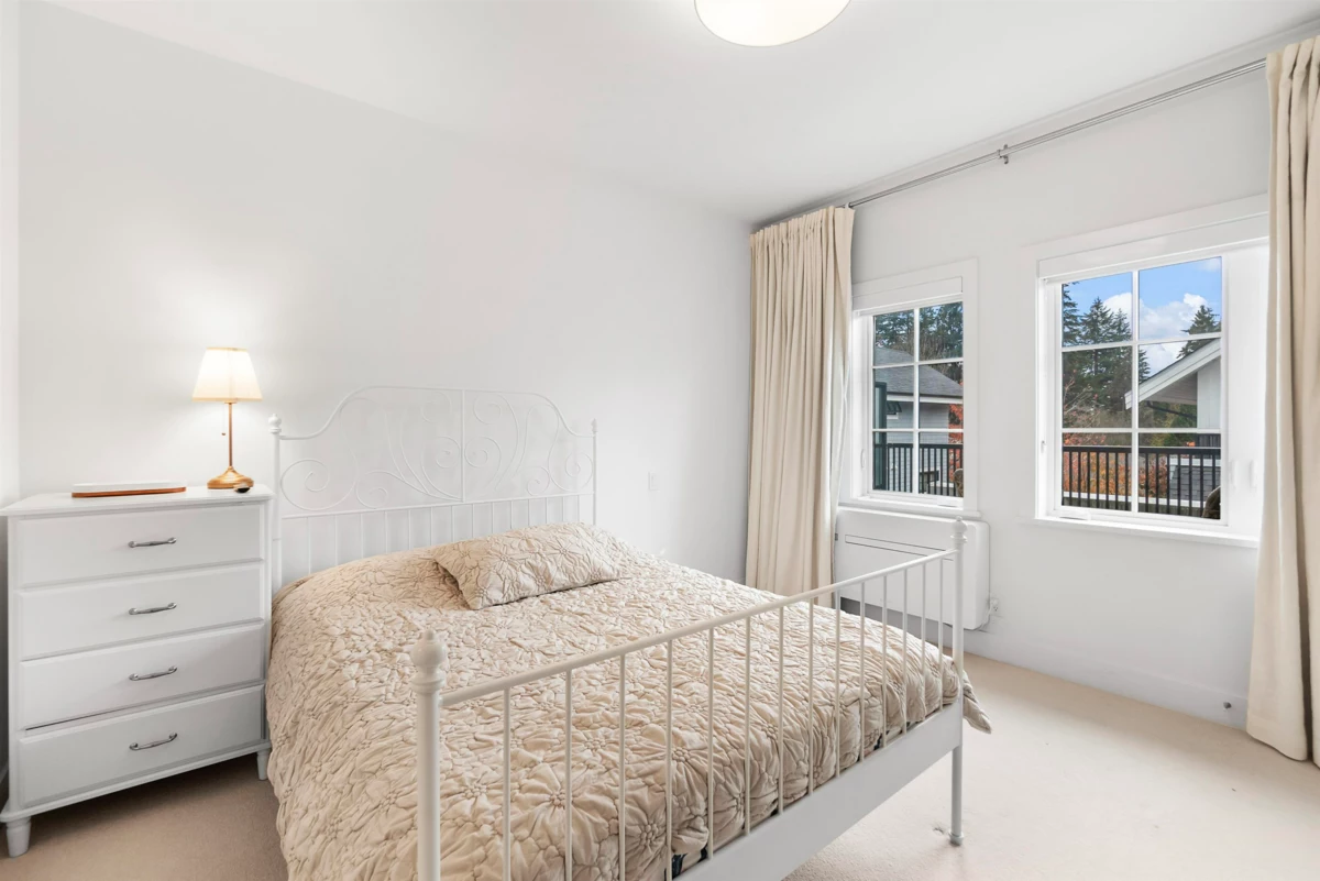 Front Yard Photo of 5 1133 Ridgewood Drive, North Vancouver, BC