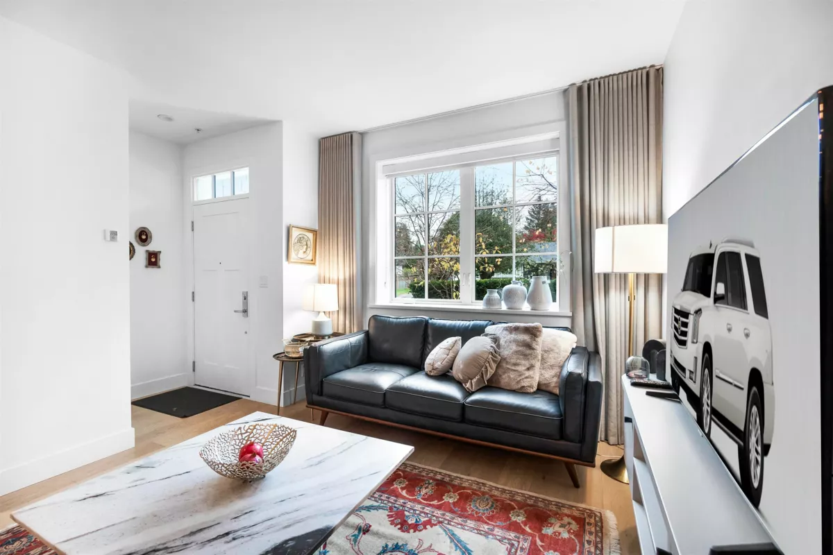 Kitchen Photo of 5 1133 Ridgewood Drive, North Vancouver, BC