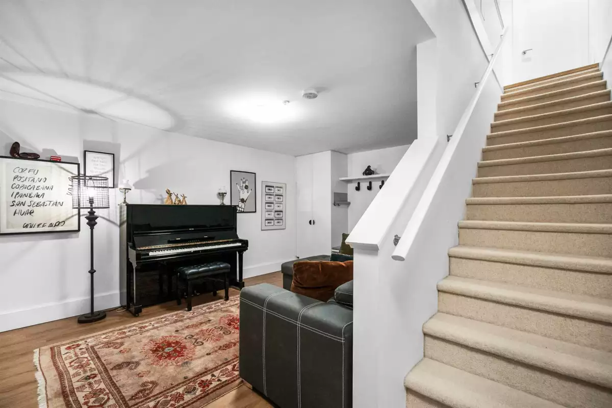 Mudroom Photo of 5 1133 Ridgewood Drive, North Vancouver, BC