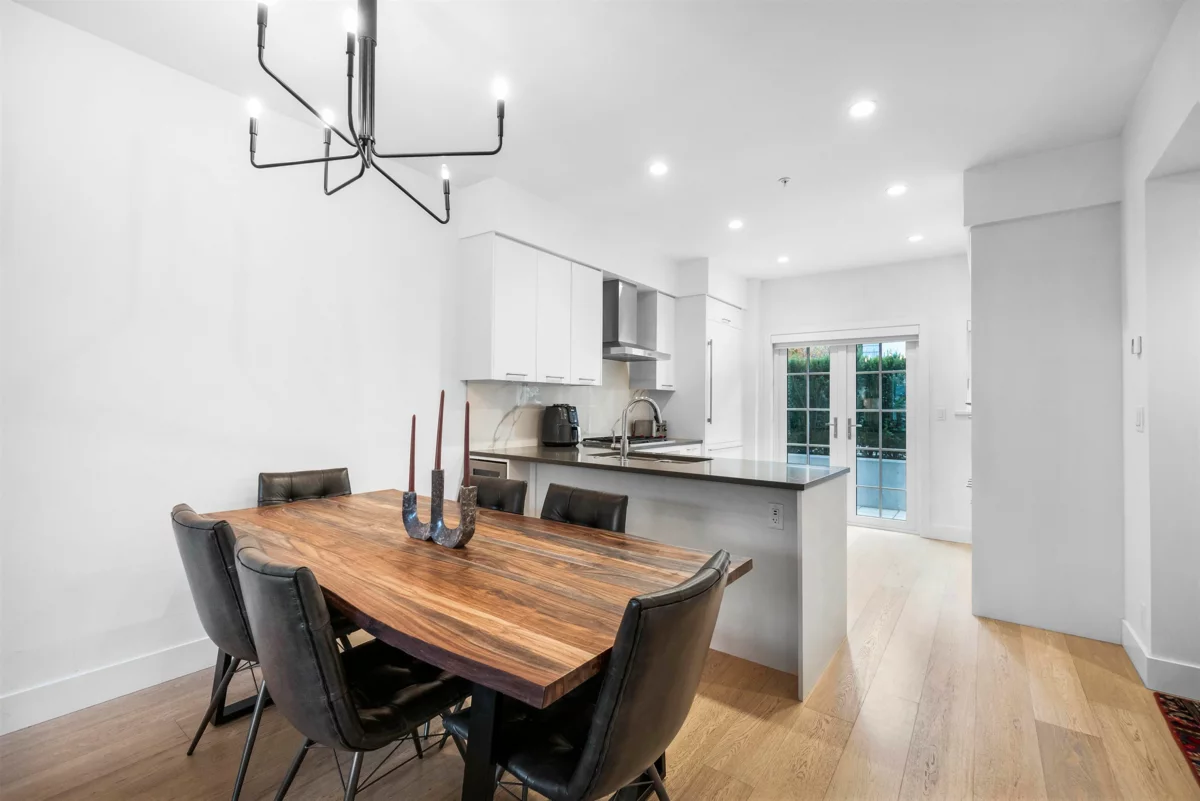 Primary Bathroom Photo of 5 1133 Ridgewood Drive, North Vancouver, BC