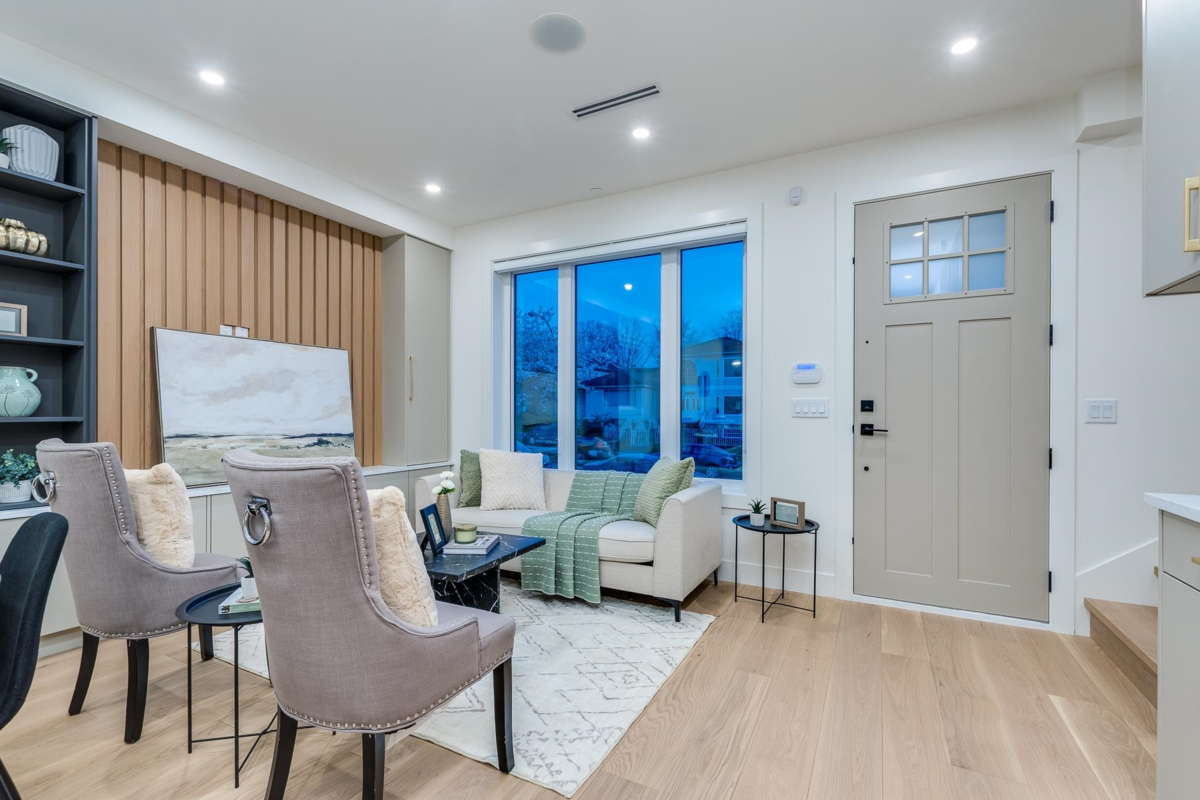 Dining Area Photo of 2261 E 35th Avenue, Vancouver, BC