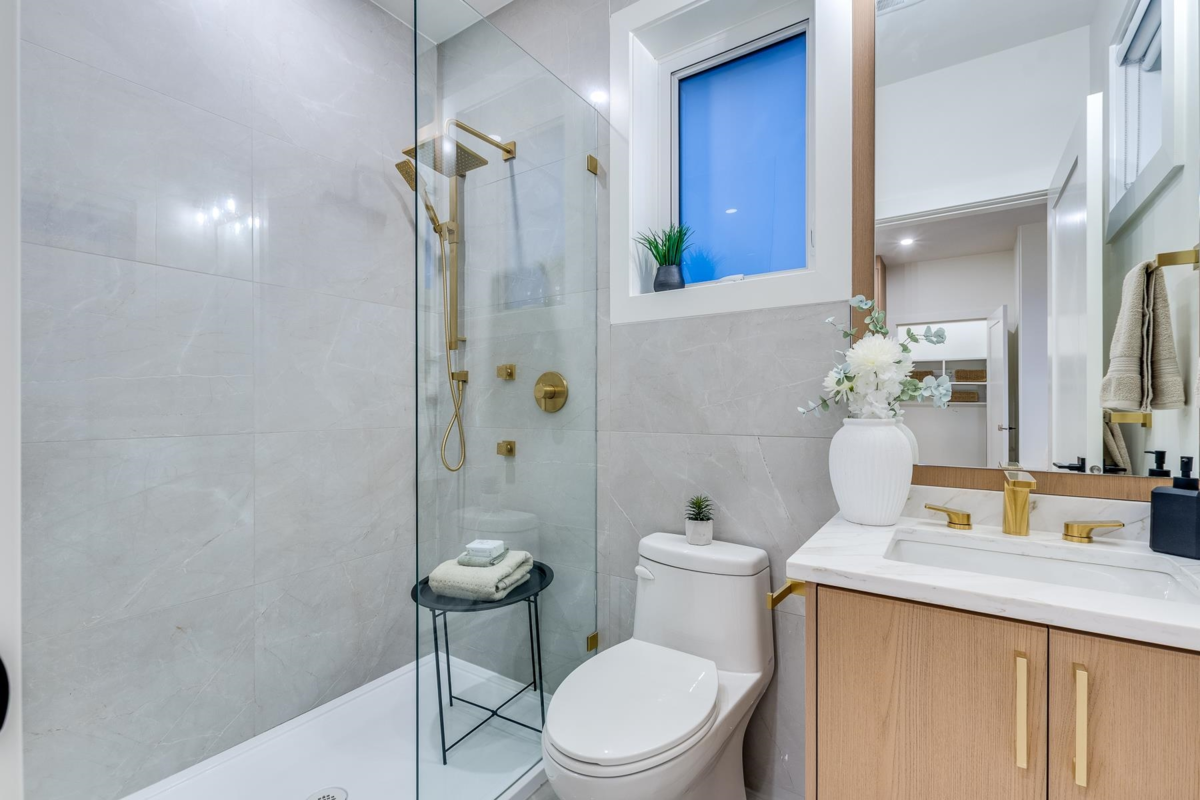 Hallway Photo of 2261 E 35th Avenue, Vancouver, BC