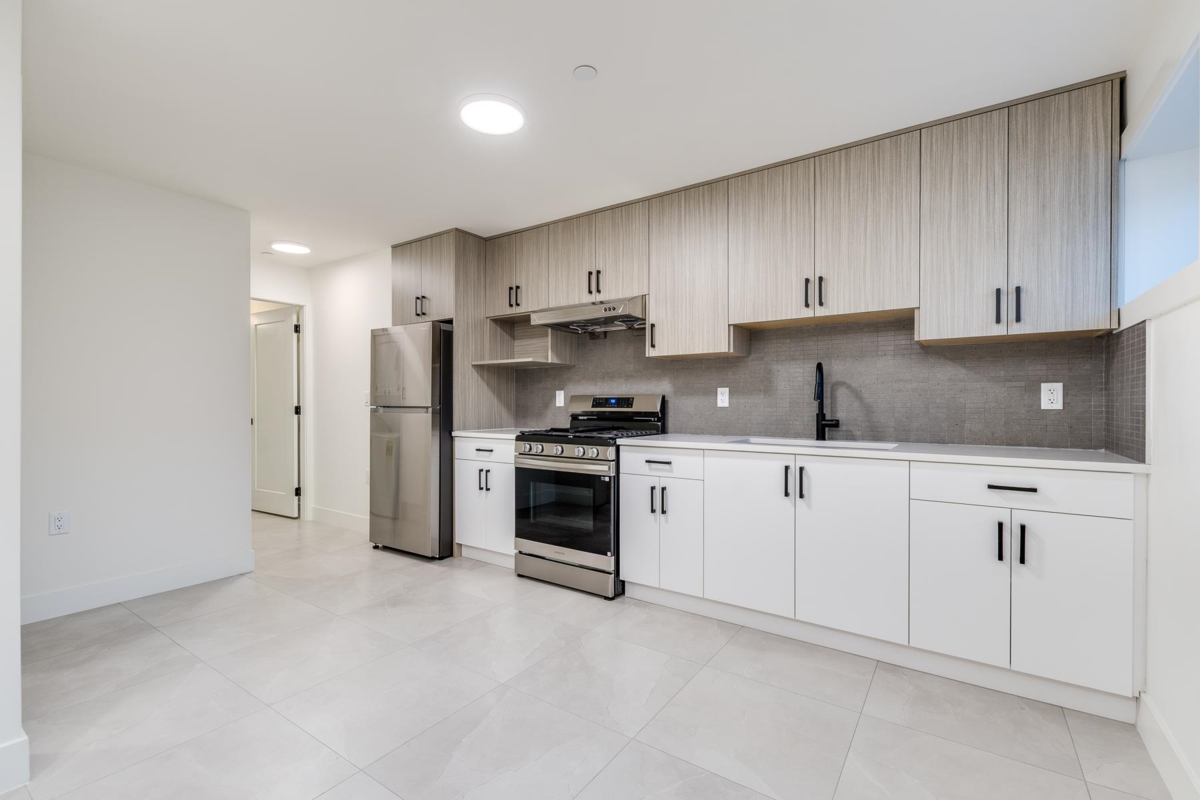 Hot Tub / Spa Photo of 2261 E 35th Avenue, Vancouver, BC