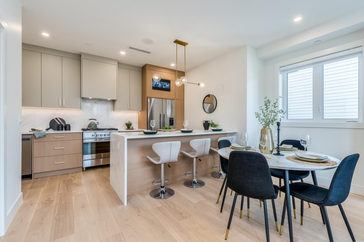 Primary Bathroom Photo of 2261 E 35th Avenue, Vancouver, BC