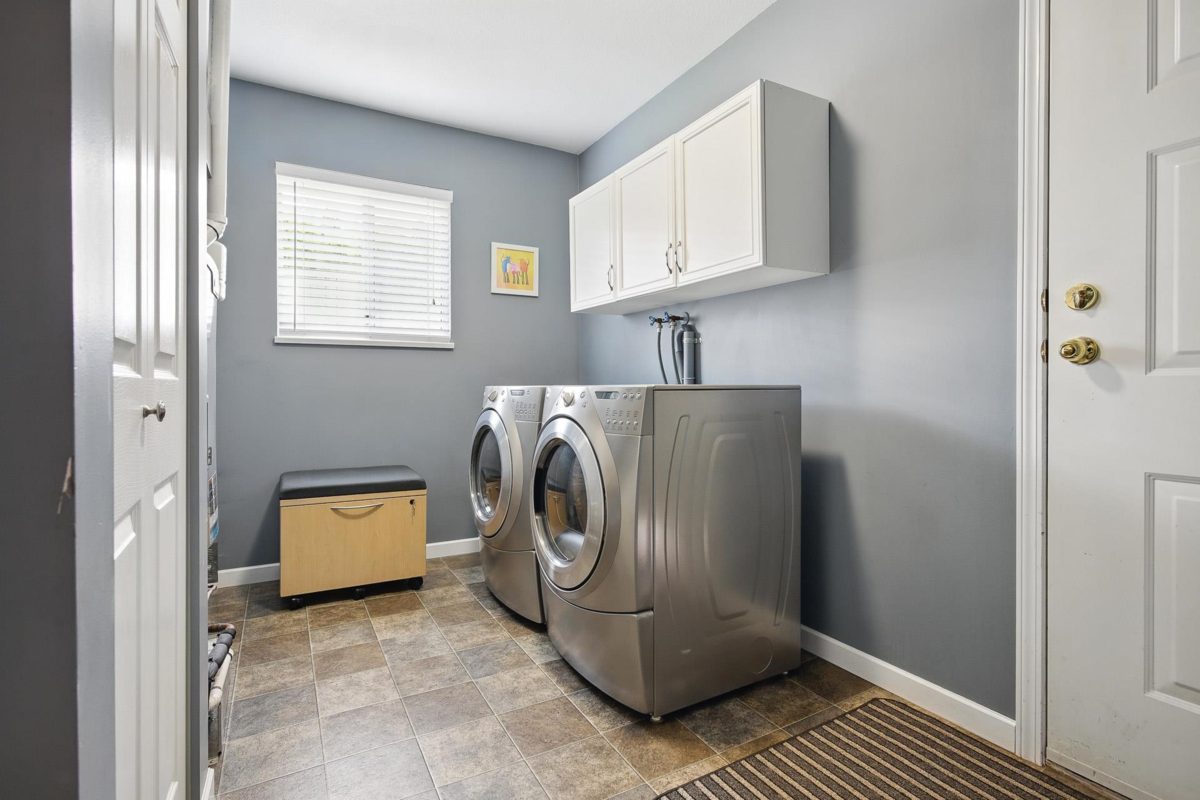 Basement Recreation Room Photo of 11441 Surrey Road, Surrey, BC