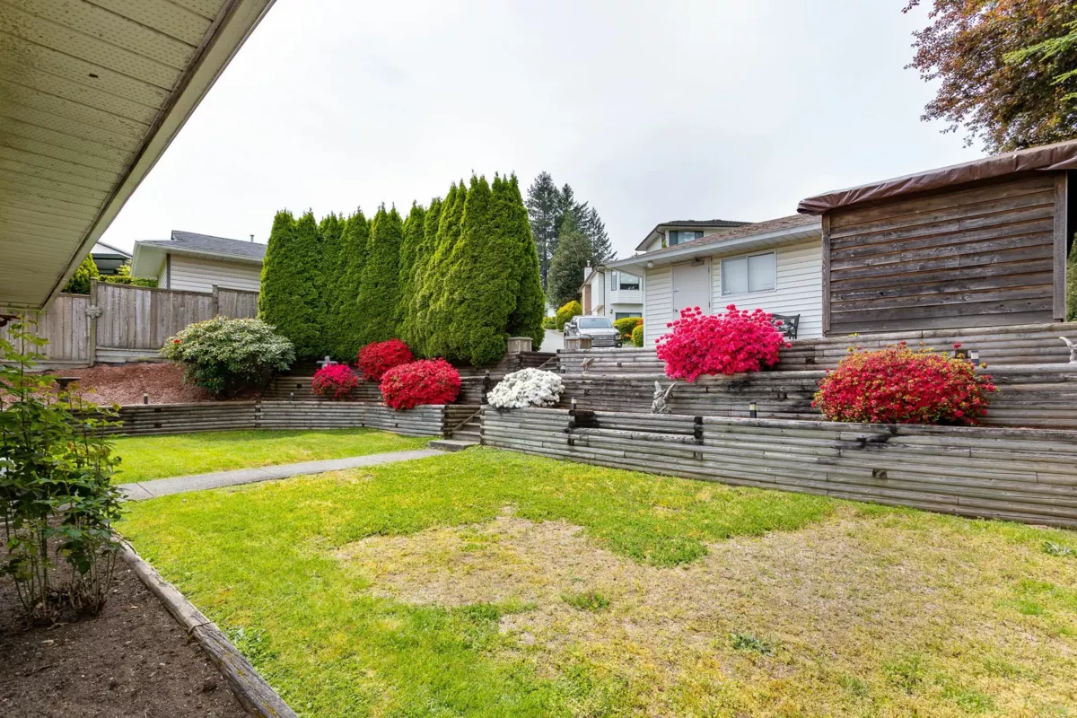 Entry Foyer Photo of 11441 Surrey Road, Surrey, BC