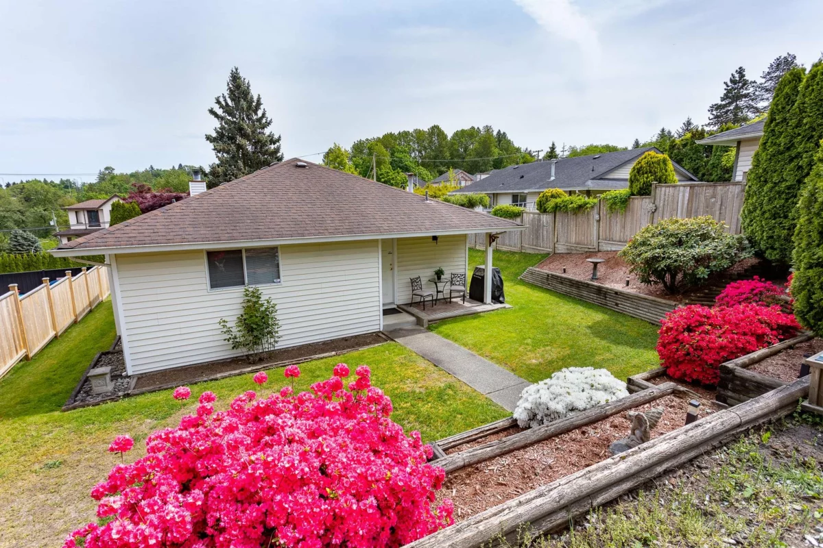 Hallway Photo of 11441 Surrey Road, Surrey, BC