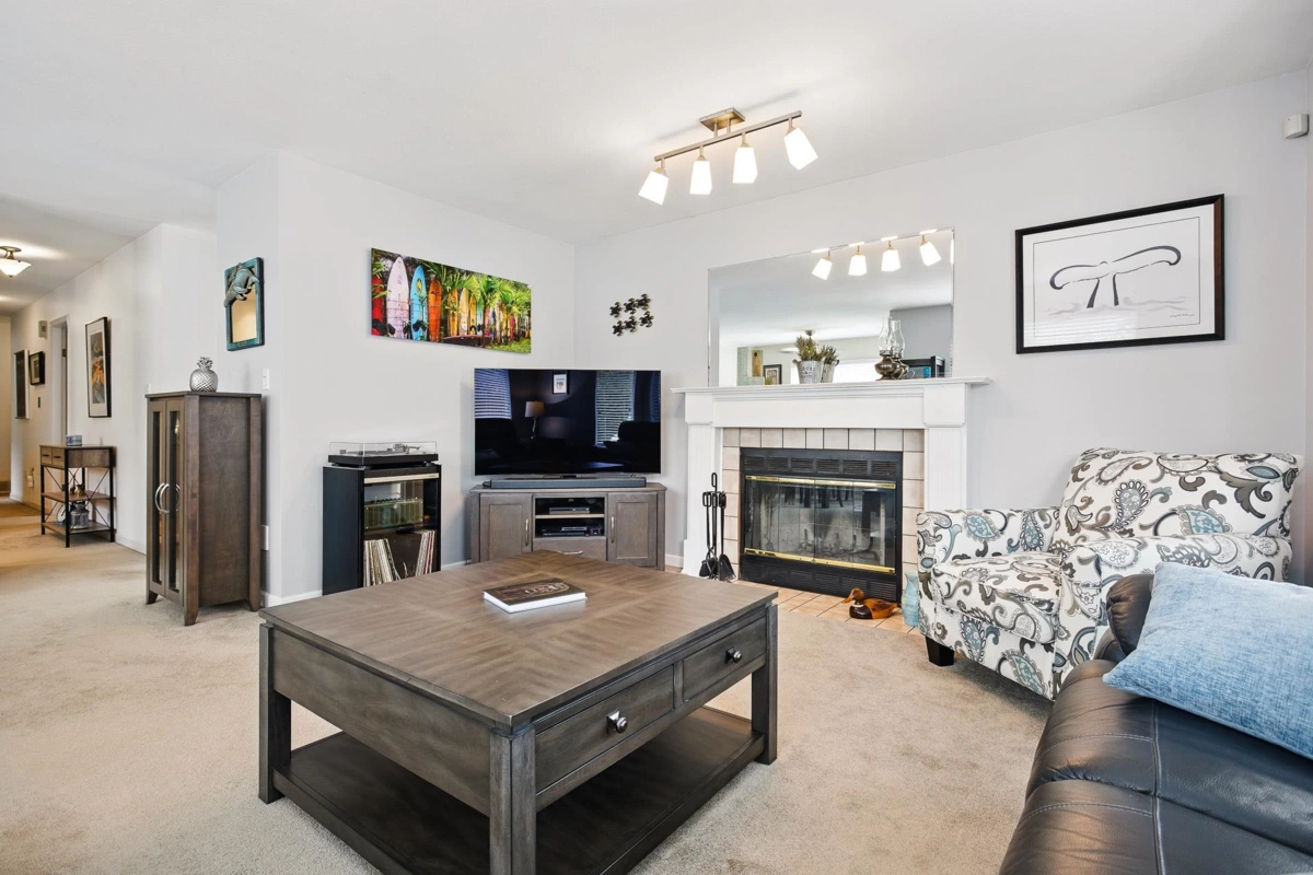 Kitchen Photo of 11441 Surrey Road, Surrey, BC