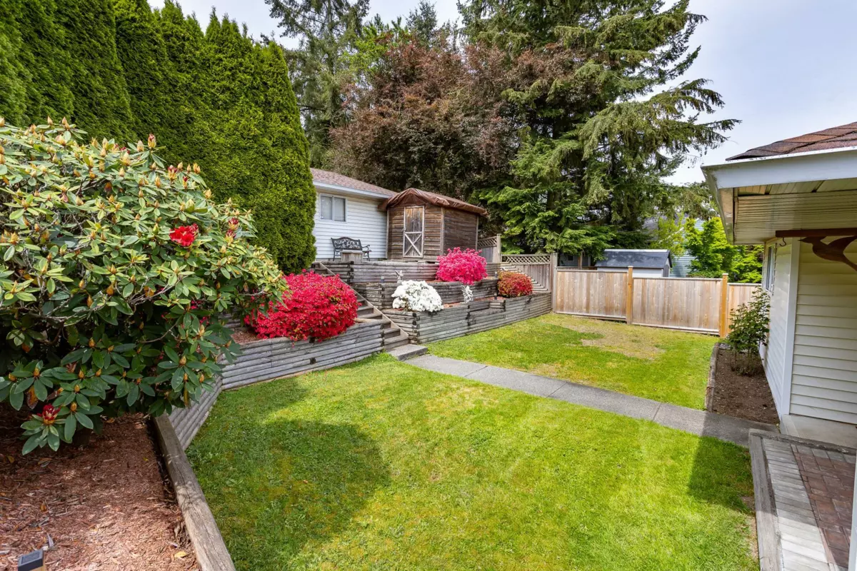 Mudroom Photo of 11441 Surrey Road, Surrey, BC