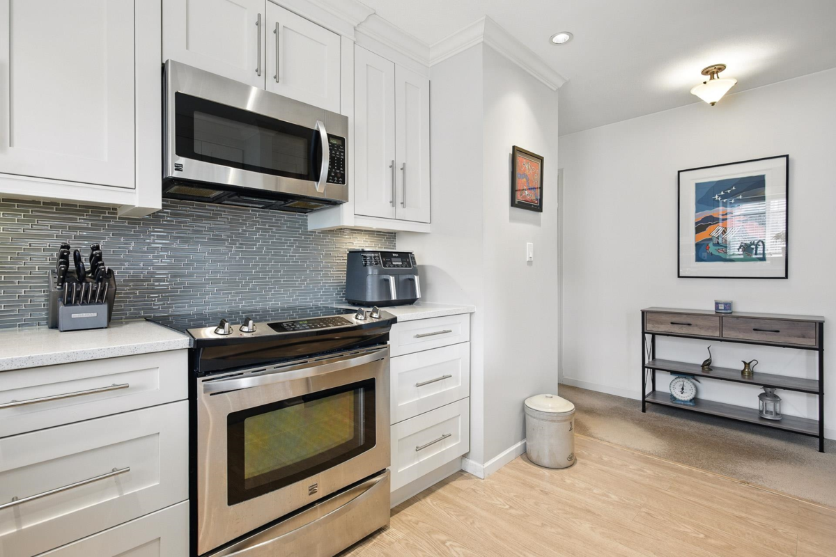 Walk-In Closet Photo of 11441 Surrey Road, Surrey, BC