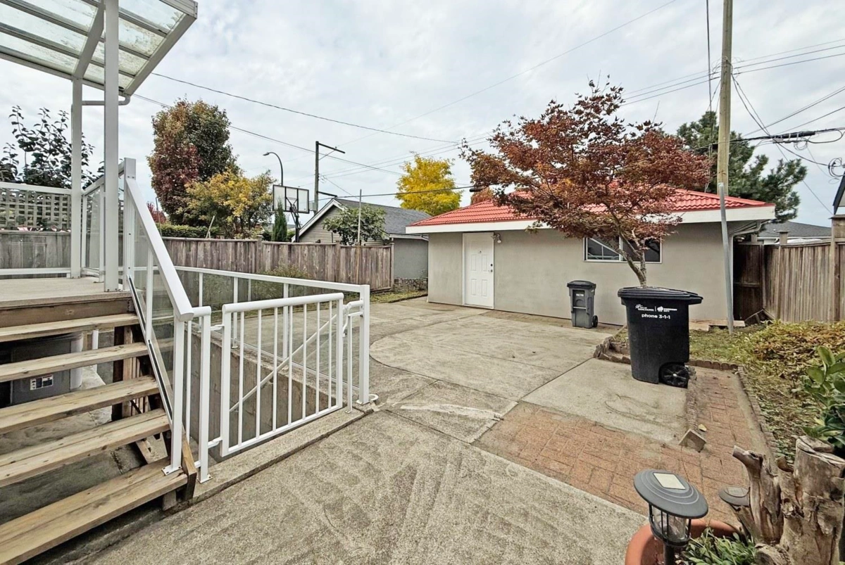 Swimming Pool Photo of 2789 W 24th Avenue, Vancouver, BC