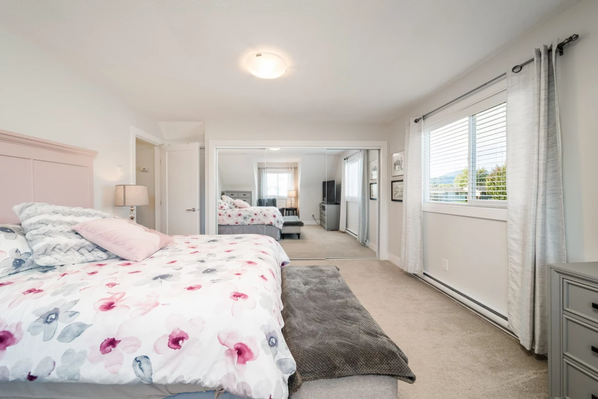 Entry Foyer Photo of 6527 Swanson Street, Chilliwack, BC