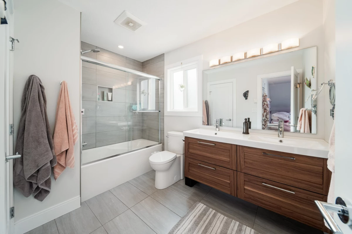 Hallway Photo of 6527 Swanson Street, Chilliwack, BC