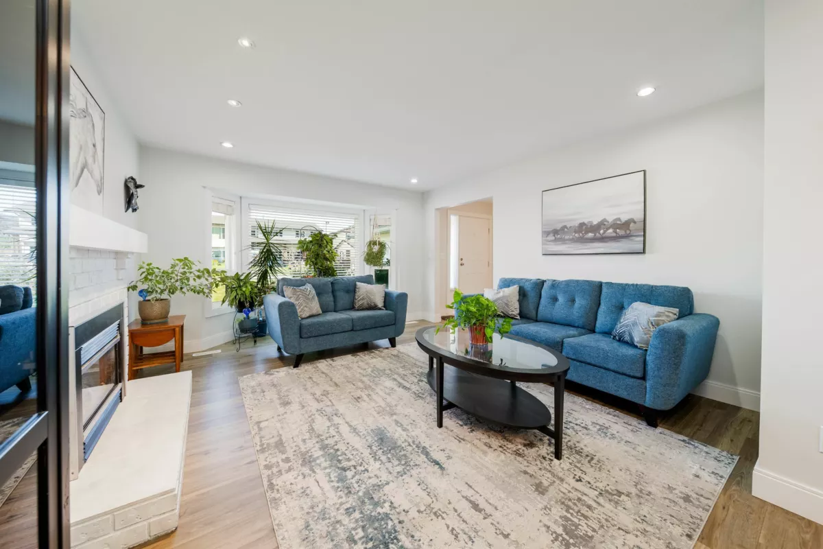 Kitchen Island Photo of 6527 Swanson Street, Chilliwack, BC