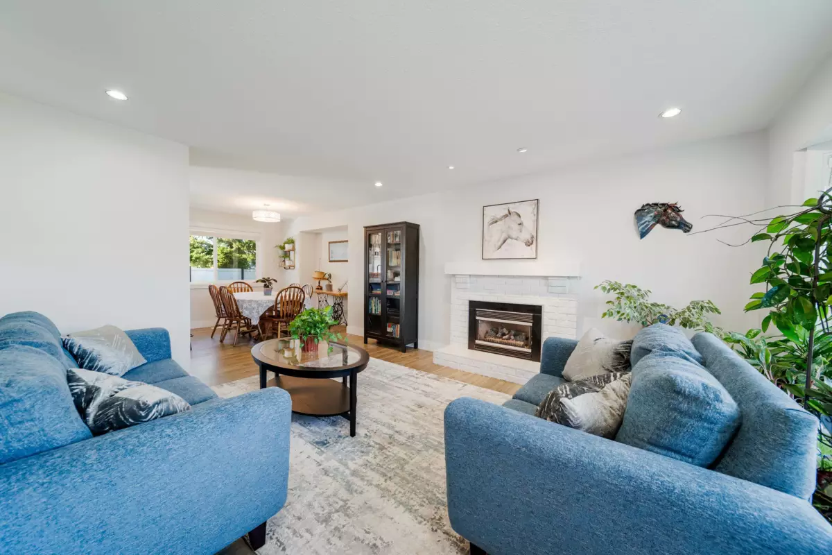 Kitchen Photo of 6527 Swanson Street, Chilliwack, BC
