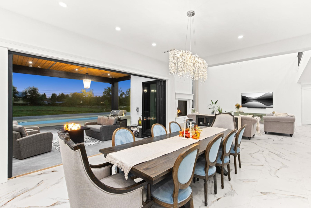 Breakfast Nook Photo of 19890 16 Avenue, Langley, BC