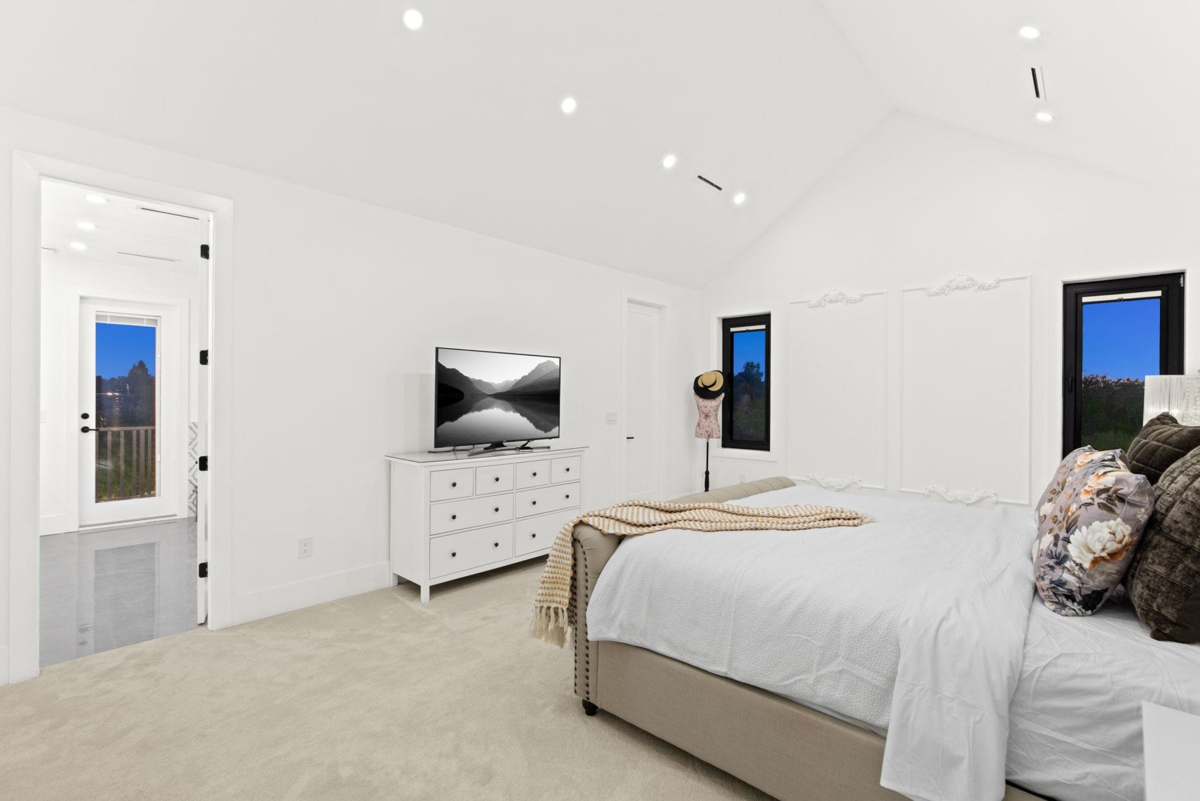 Entry Foyer Photo of 19890 16 Avenue, Langley, BC