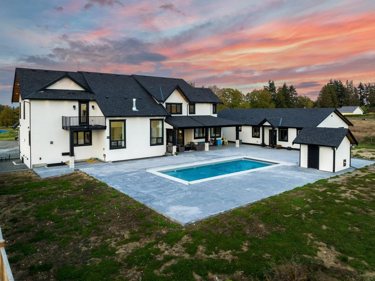 Family Room Photo of 19890 16 Avenue, Langley, BC
