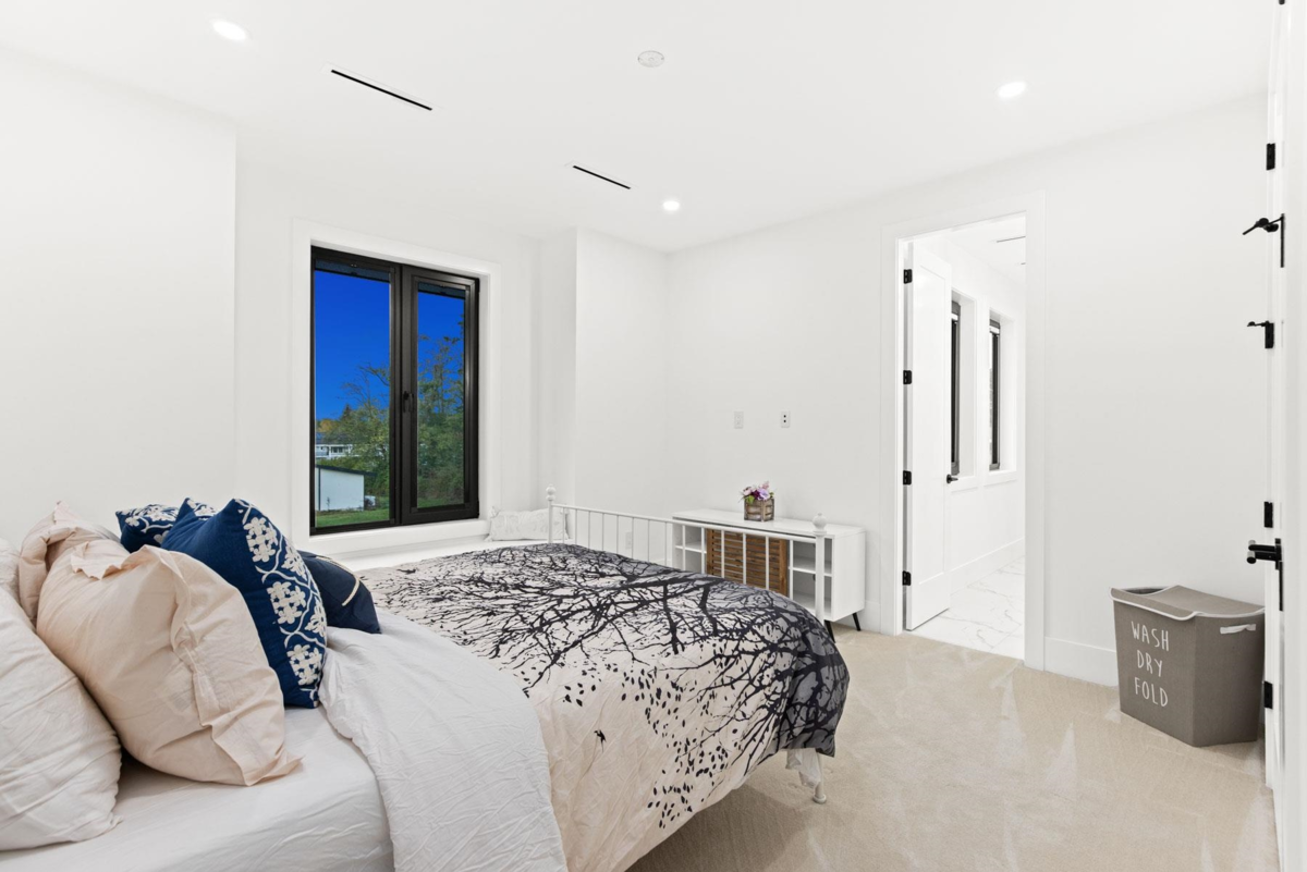 Front Yard Photo of 19890 16 Avenue, Langley, BC