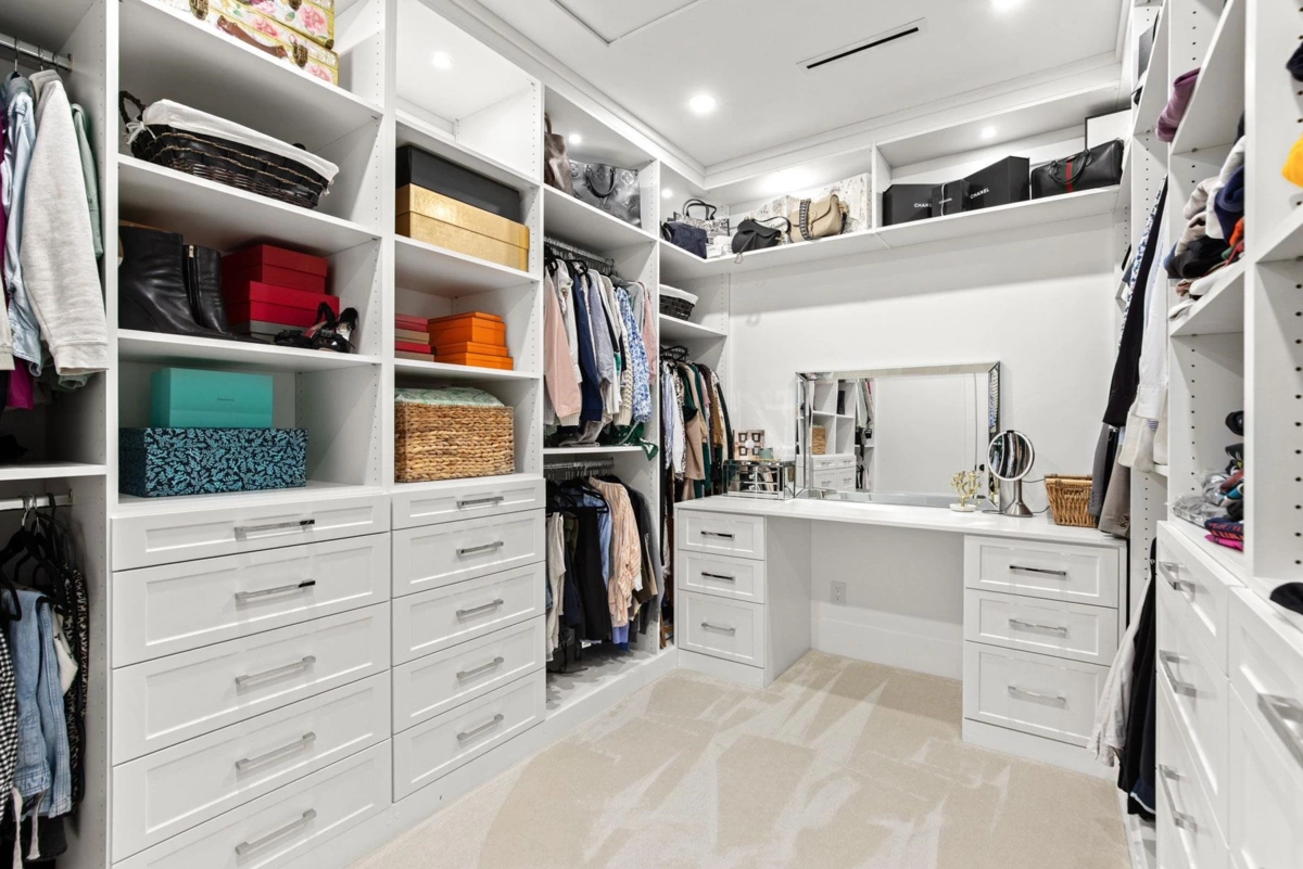 Garage Interior Photo of 19890 16 Avenue, Langley, BC