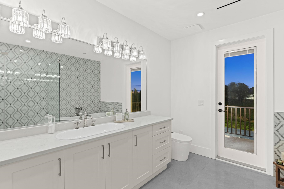 Hallway Photo of 19890 16 Avenue, Langley, BC