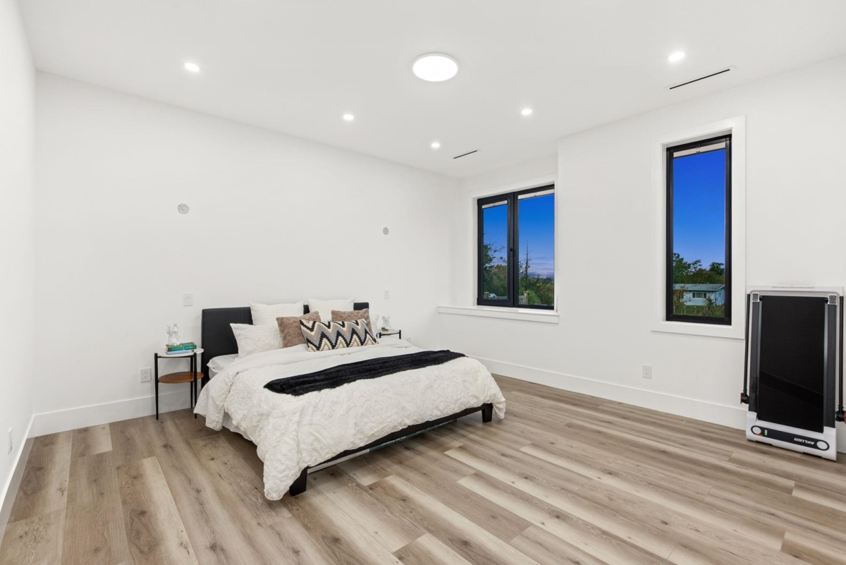 Powder Room Photo of 19890 16 Avenue, Langley, BC