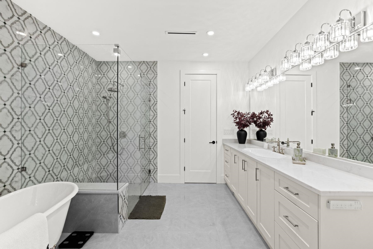 Staircase Photo of 19890 16 Avenue, Langley, BC