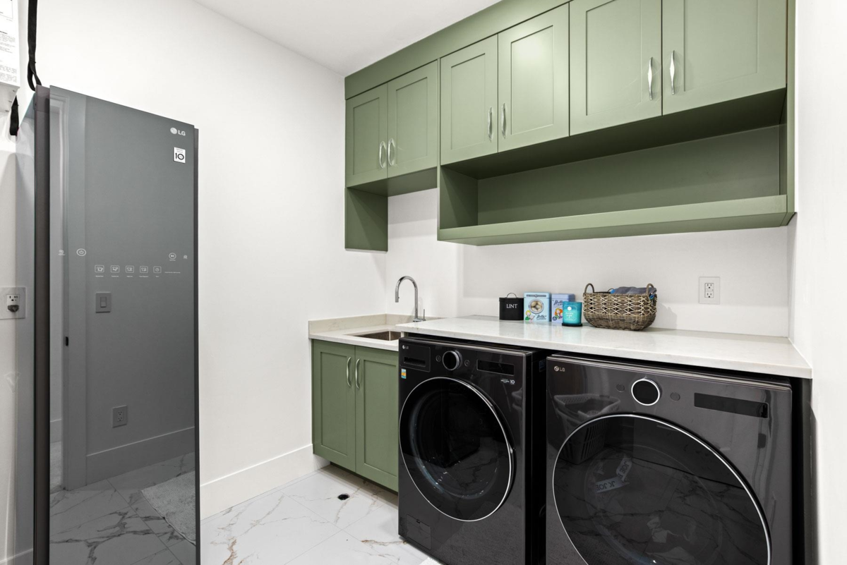 Swimming Pool Photo of 19890 16 Avenue, Langley, BC