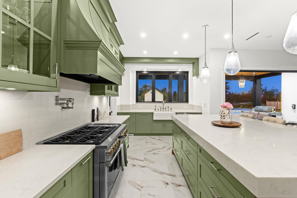 Walk-In Closet Photo of 19890 16 Avenue, Langley, BC