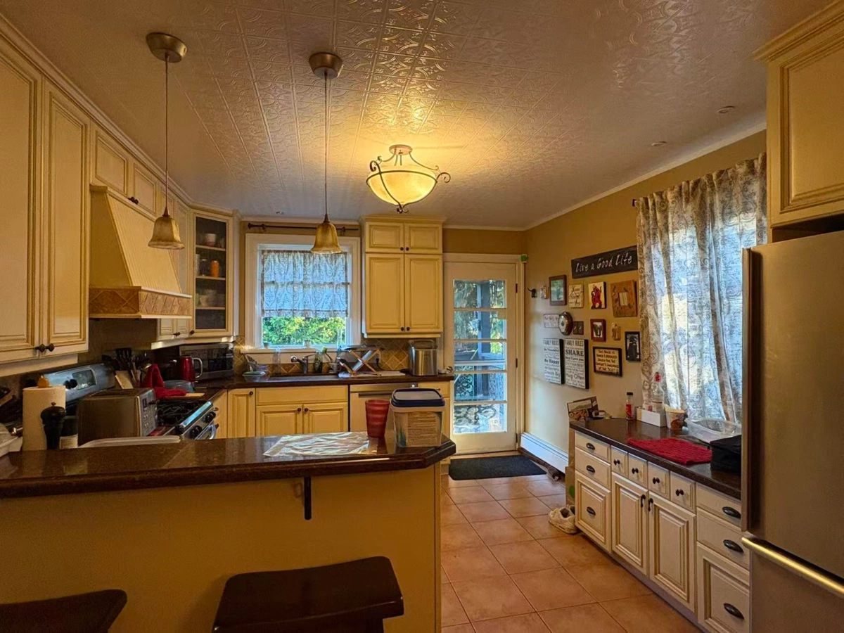 Family Room Photo of 3878 W 33rd Avenue, Vancouver, BC