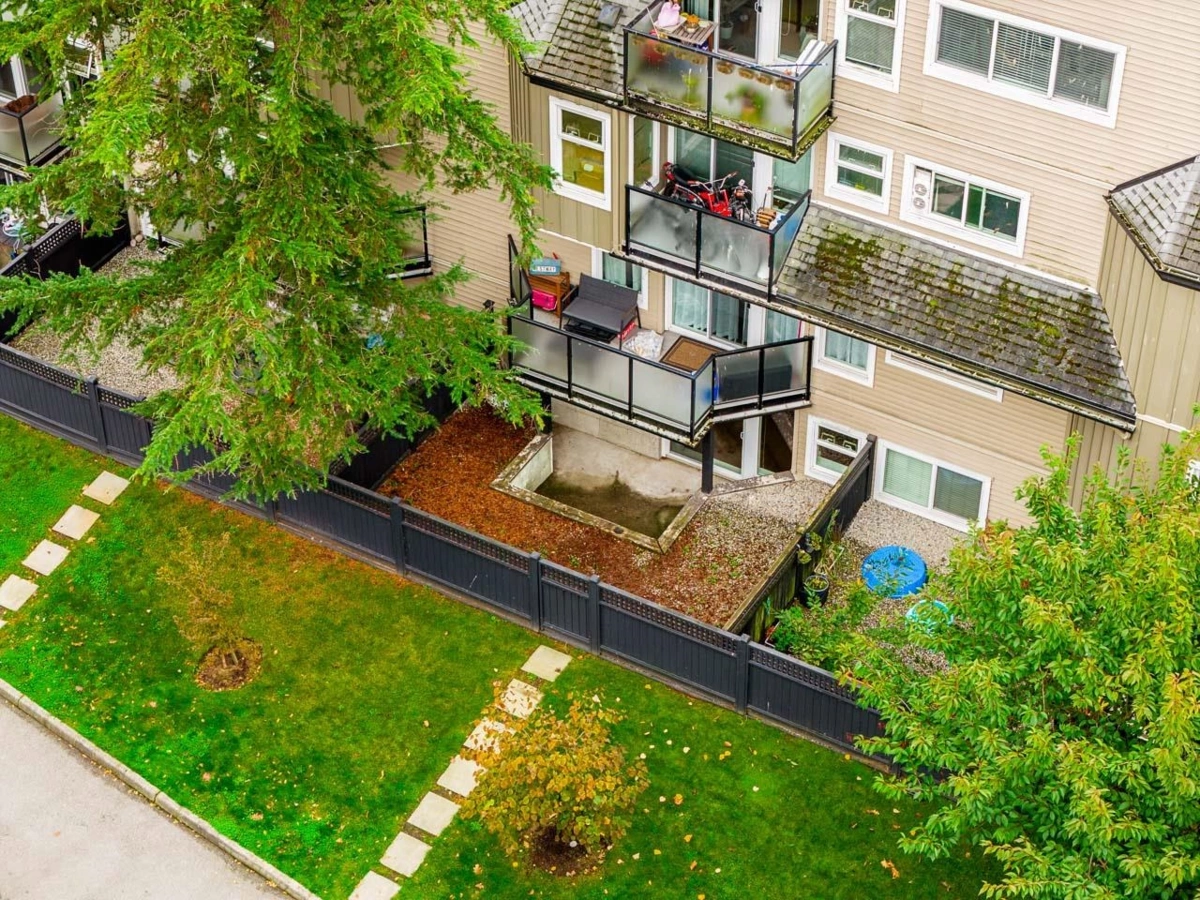 Staircase Photo of 8 1850 E Southmere Crescent, Surrey, BC