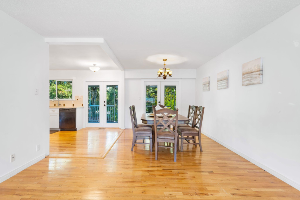 Breakfast Nook Photo of 3870 Richmond Street, Port Coquitlam, BC