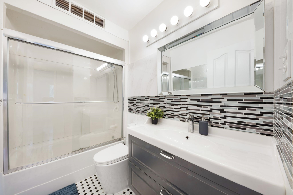 Guest Bathroom Photo of 3870 Richmond Street, Port Coquitlam, BC