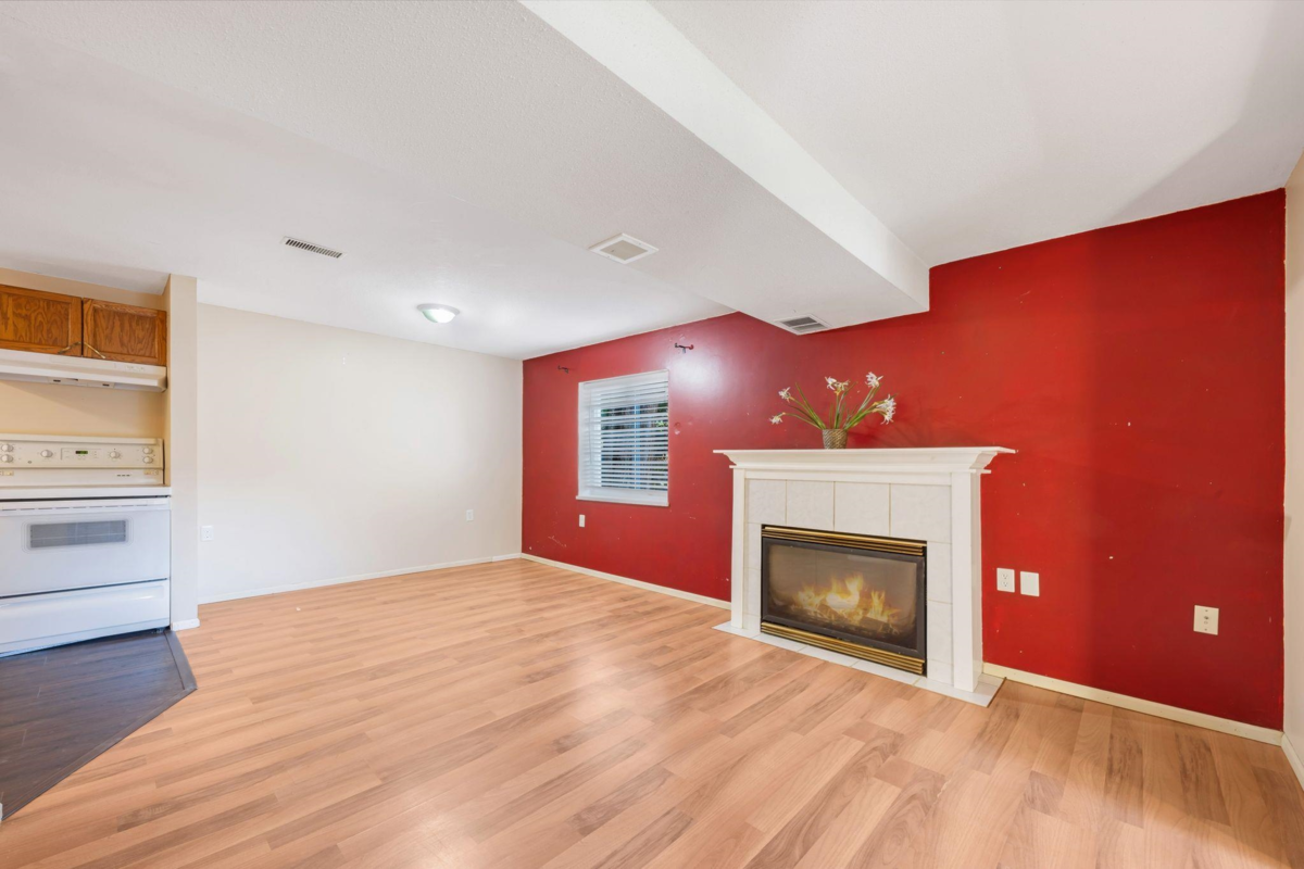 Hallway Photo of 3870 Richmond Street, Port Coquitlam, BC