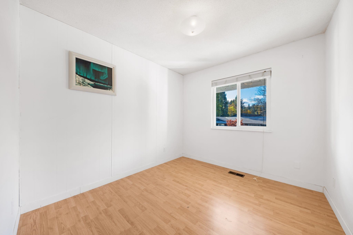Kitchen Island Photo of 3870 Richmond Street, Port Coquitlam, BC