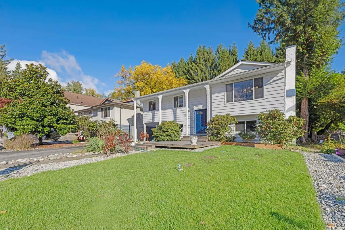 Living Room Photo of 3870 Richmond Street, Port Coquitlam, BC