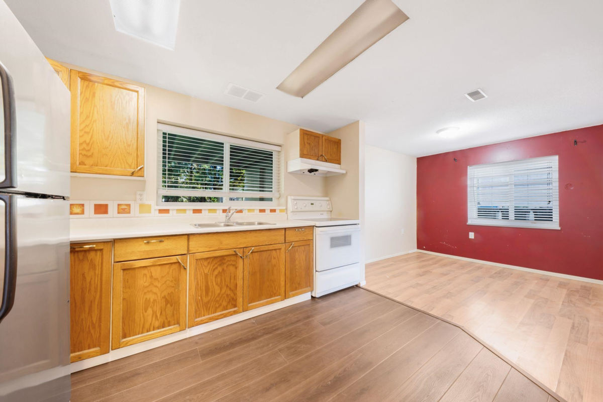 Staircase Photo of 3870 Richmond Street, Port Coquitlam, BC