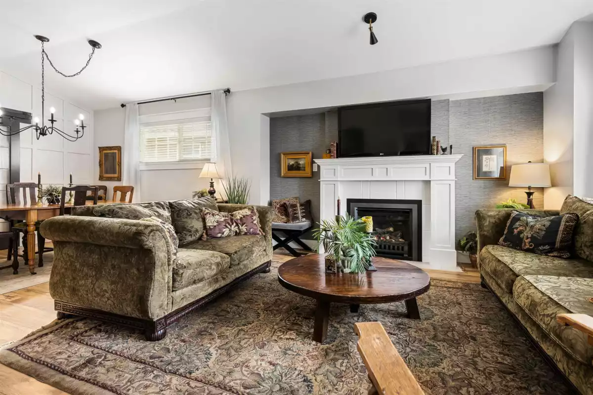 Kitchen Island Photo of 15 5700 Jinkerson Road, Chilliwack, BC
