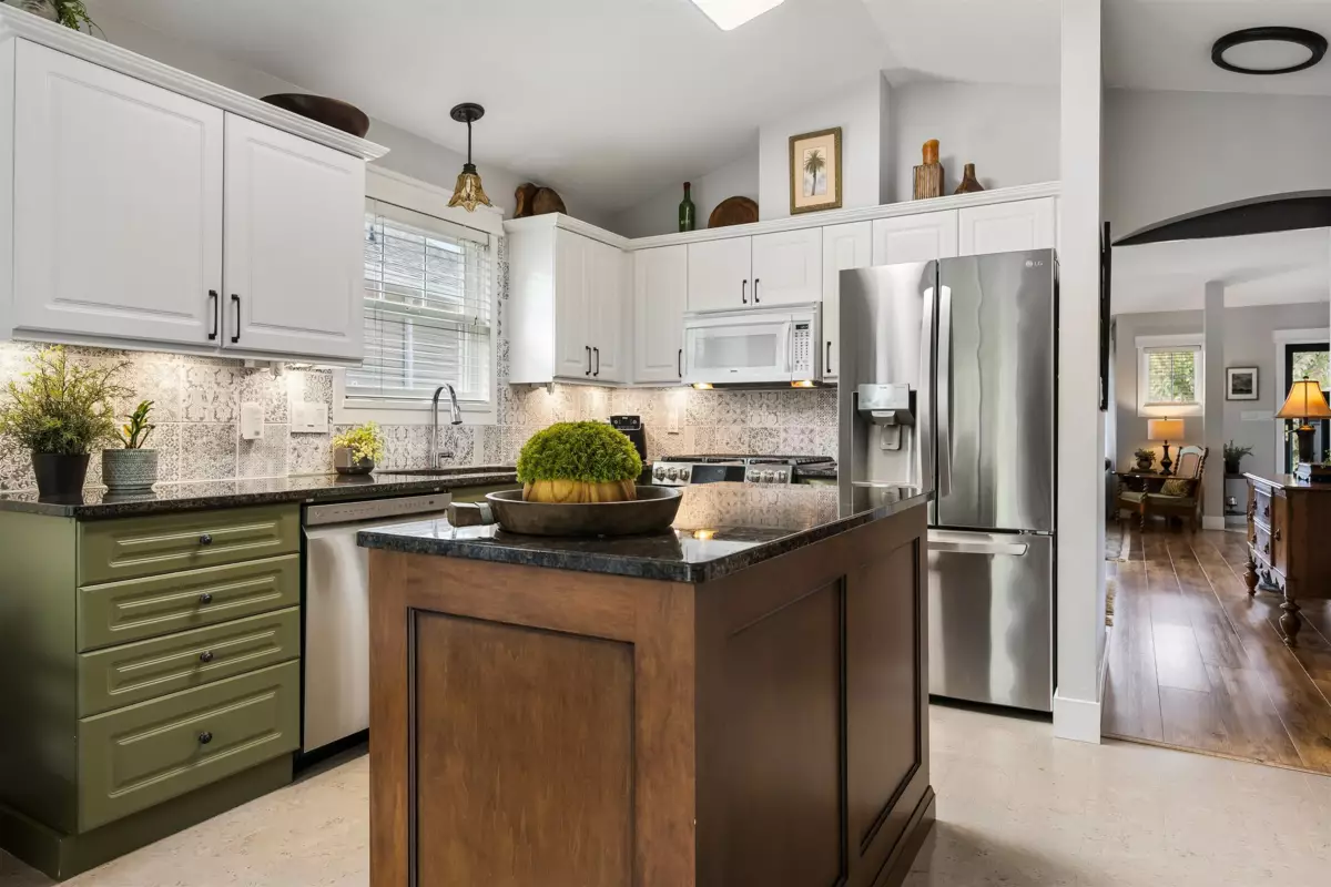 Living Room Photo of 15 5700 Jinkerson Road, Chilliwack, BC