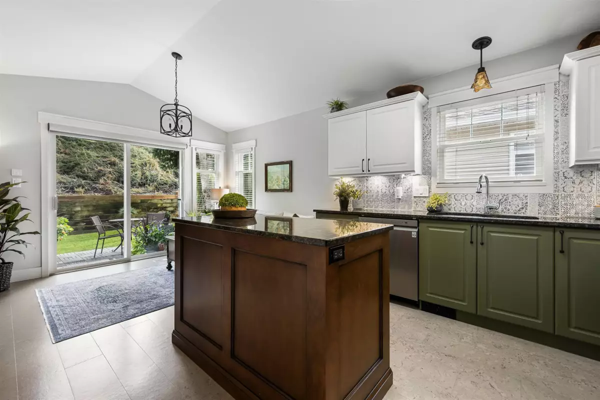 Walk-In Closet Photo of 15 5700 Jinkerson Road, Chilliwack, BC