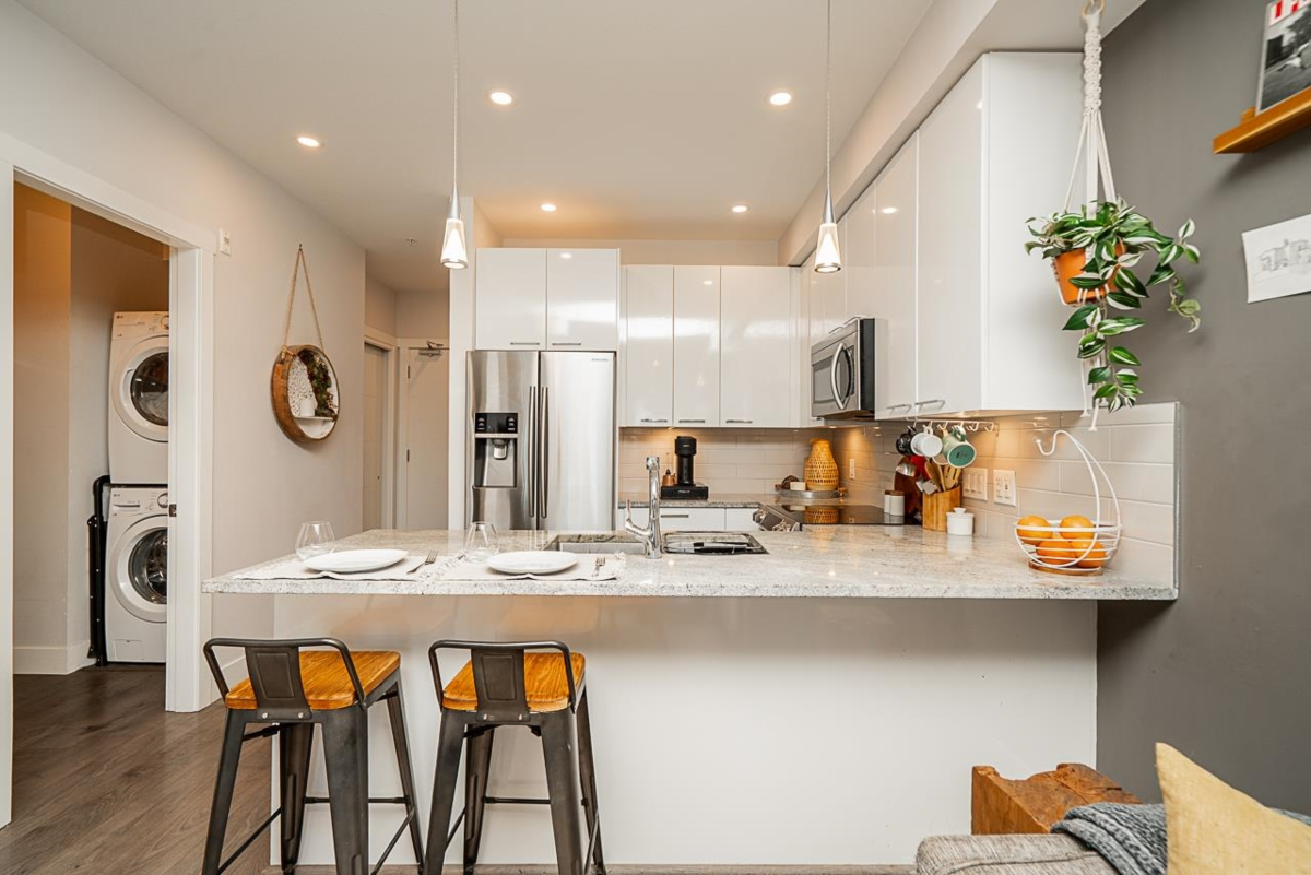 Kitchen Island Photo of 107 20175 53 Avenue, Langley, BC