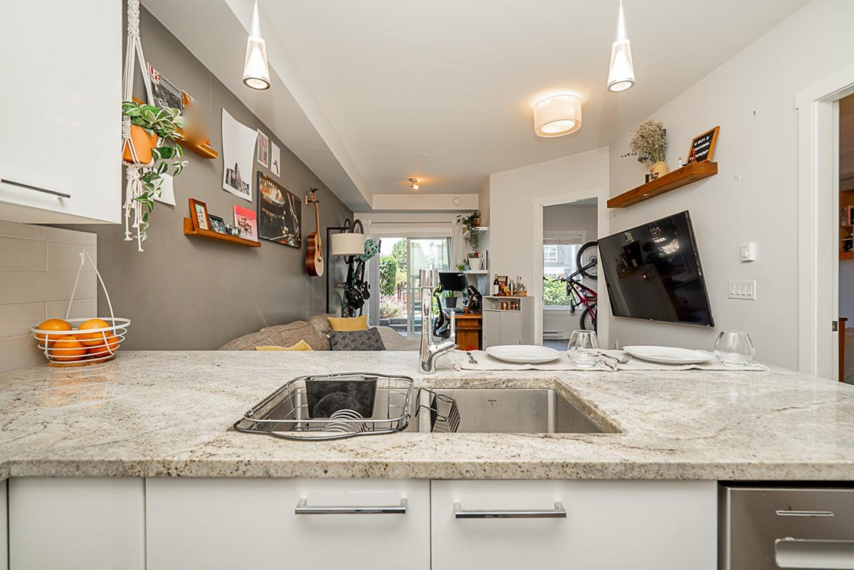 Kitchen Photo of 107 20175 53 Avenue, Langley, BC