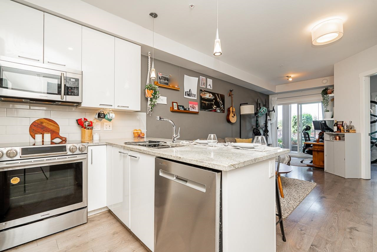 Living Room Photo of 107 20175 53 Avenue, Langley, BC