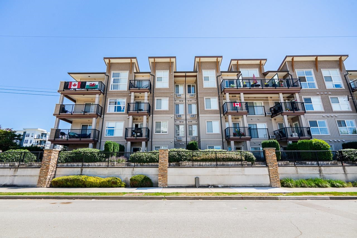 Outdoor Deck Photo of 107 20175 53 Avenue, Langley, BC
