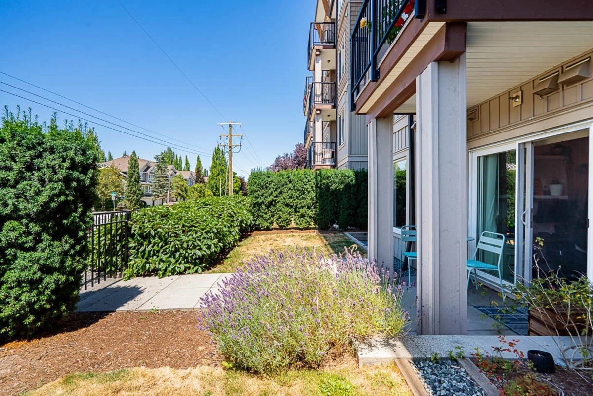 Staircase Photo of 107 20175 53 Avenue, Langley, BC