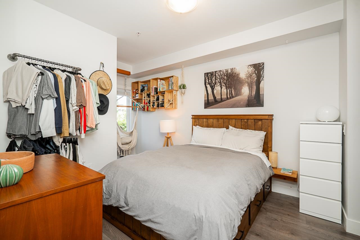 Walk-In Closet Photo of 107 20175 53 Avenue, Langley, BC