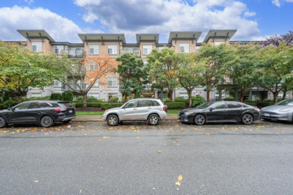 Front Yard Photo of 313 8183 121a Street, Surrey, BC