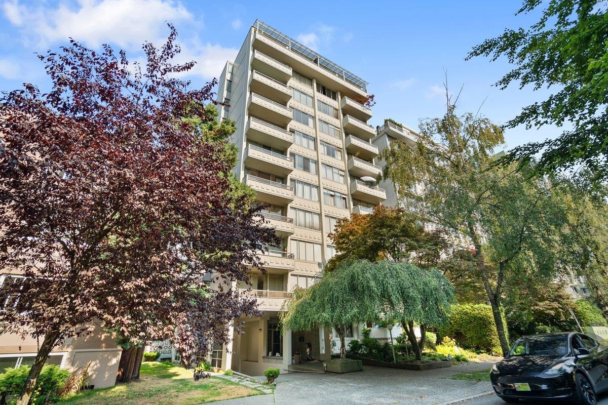 Garden / Landscaping Photo of 803 1967 Barclay Street, Vancouver, BC