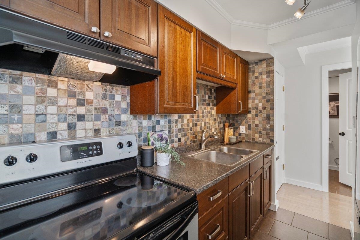 Office / Den Photo of 803 1967 Barclay Street, Vancouver, BC